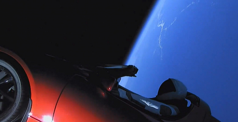 «Я делаю лучшие ракеты в мире», — Илон Маск показал, как проходил исторический первый запуск ракеты Falcon Heavy с Tesla Roadster